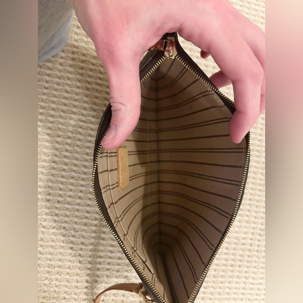 Well-cared-for Louis Vuitton Neverfull GM - Picture 5 of 15
